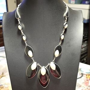 Lovely Inlaid Onyx Stone and White Mother of Pearl Shell Pendant Necklce